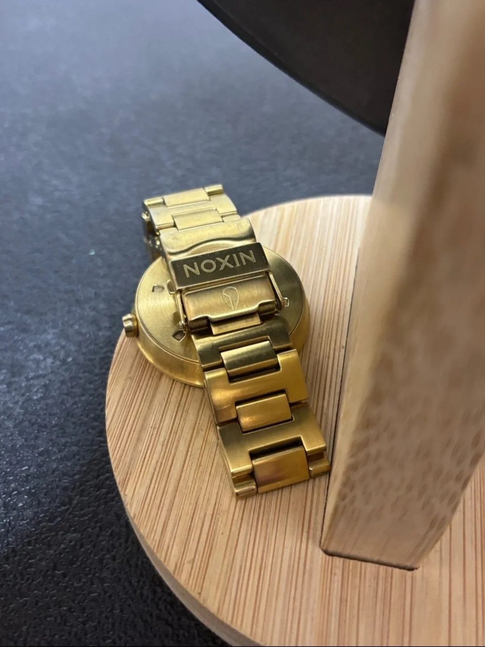 Nixon Cold Blooded The Chameleon Gold  Black Textured Dial Bracelet Watch WORKS